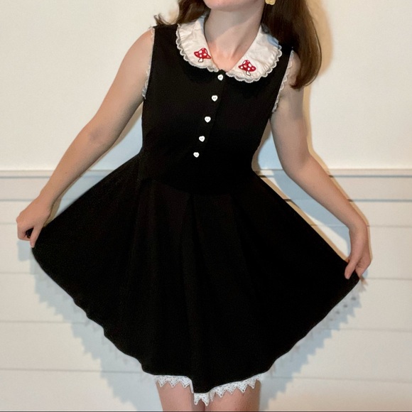 Hot Topic Dresses & Skirts - Hot Topic Mushroom 🍄 collared dress
